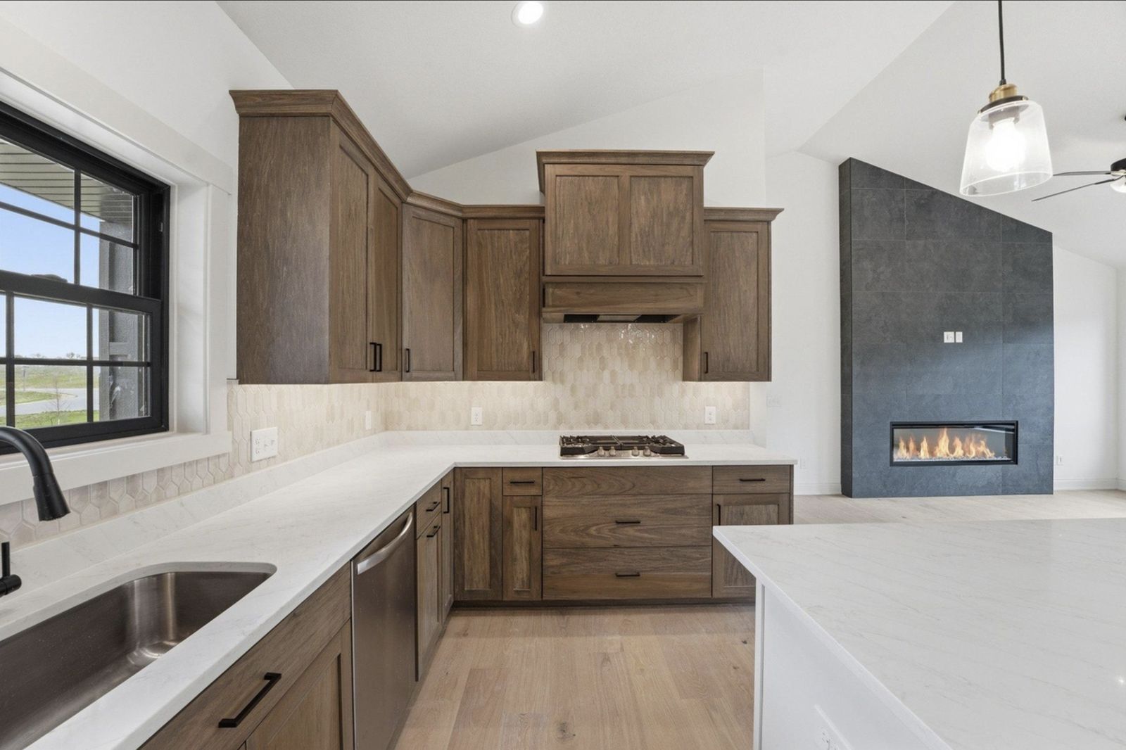 Walnut kitchen with fireplace — Kitchens