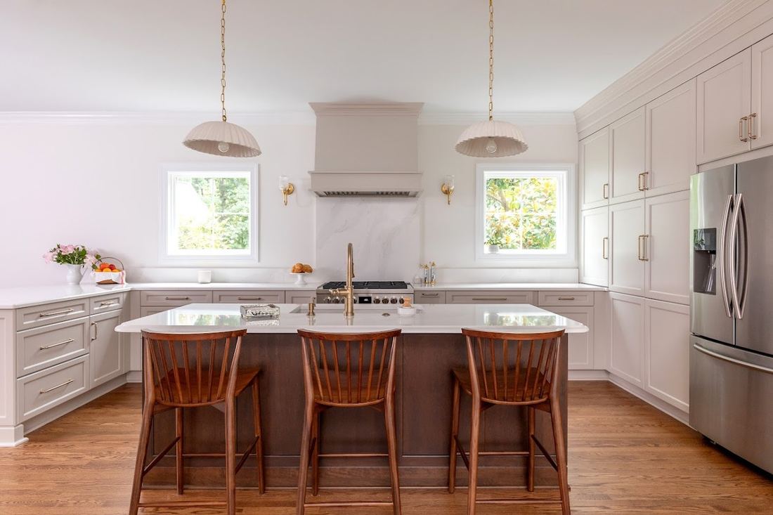 Et Calacatta Gold quartz countertops installed in a home
