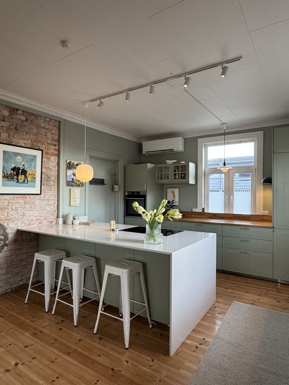 Miami Vena quartz countertops installed in a home