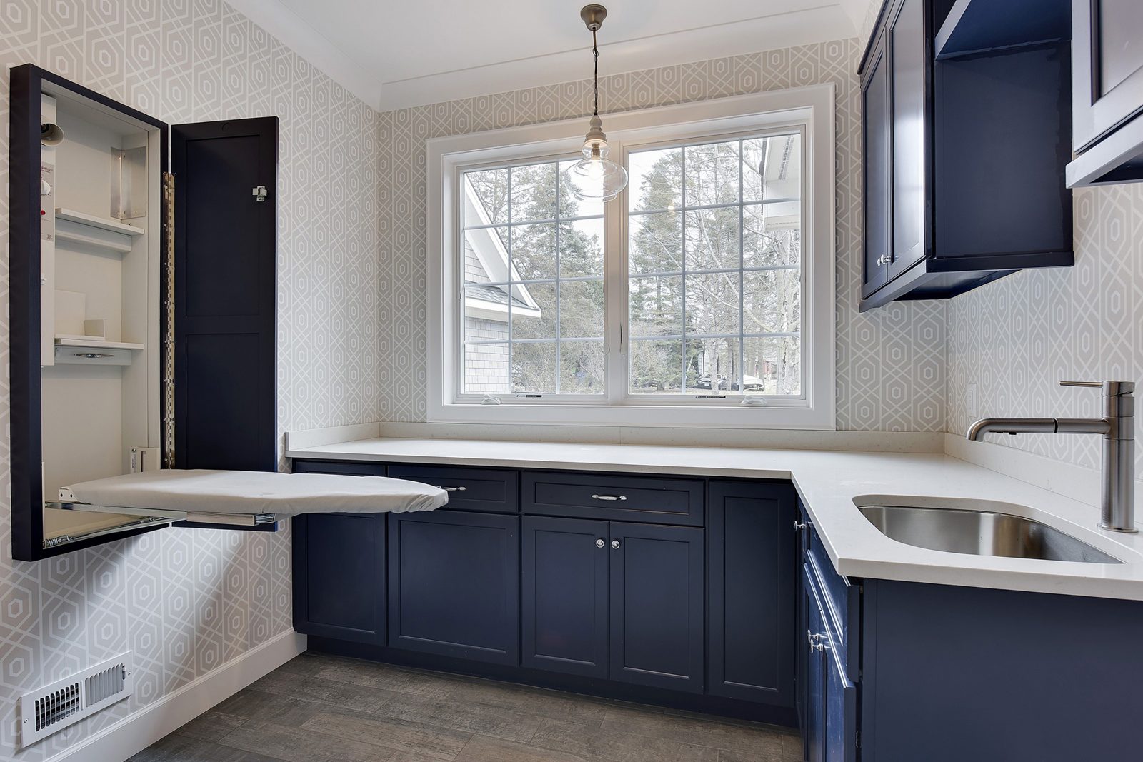 Shorewood Retreat — Laundry — Laundry Rooms